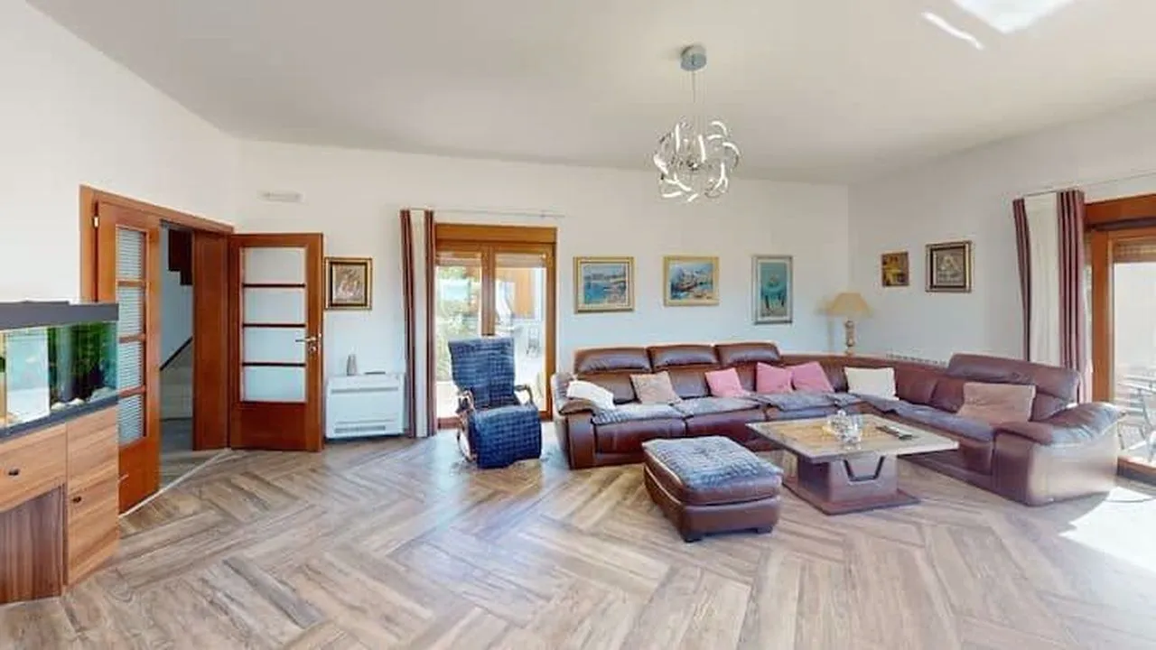 Rent, house, 220m², Kavač, Kotor