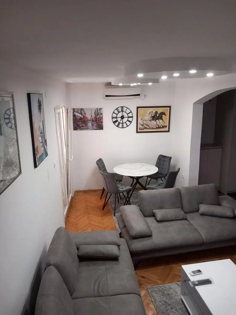 Izdavanje, dvosoban stan, 85m², Gorica C, Podgorica