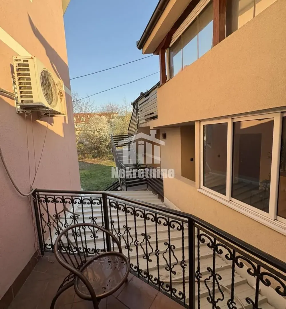 Prodaja, trosoban stan, 71m², Zemun Kalvarija, Zemun Sve Podlokacije