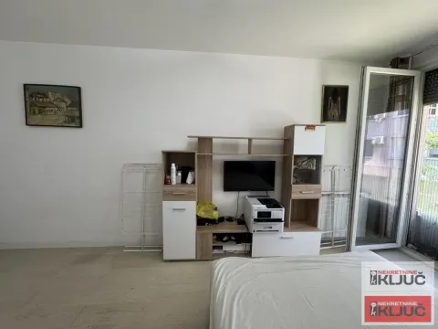 Izdavanje, garsonjera, 25m², Centar, Novi Sad - image 4