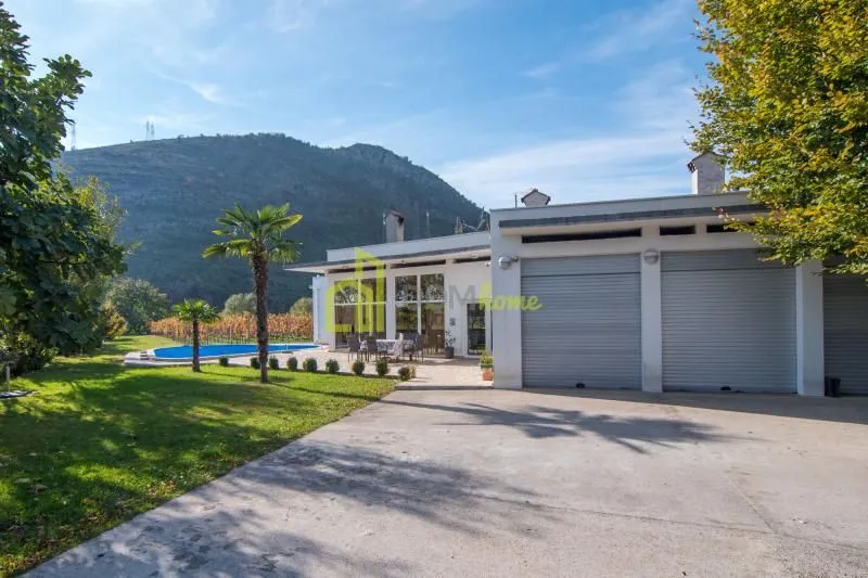 Izdavanje, kuća, 250m², Tološi, Podgorica