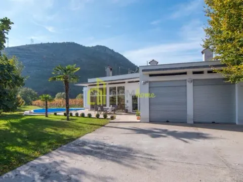 Izdavanje, kuća, 250m², Tološi, Podgorica - image 22