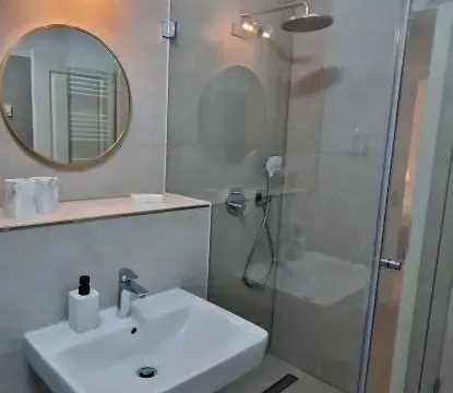 Izdavanje, trosoban stan, 135m², Stari Grad, Beograd - image 13