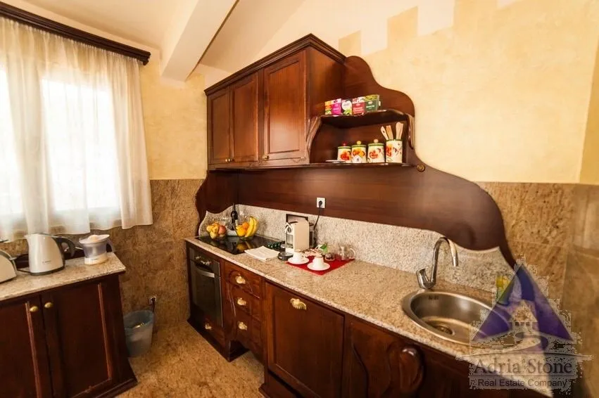 Prodaja, trosoban stan, 179m², Rozino, Budva