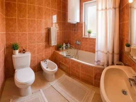 Prodaja, četvorosoban stan, 200m², Cemenca, Nikšić - image 9