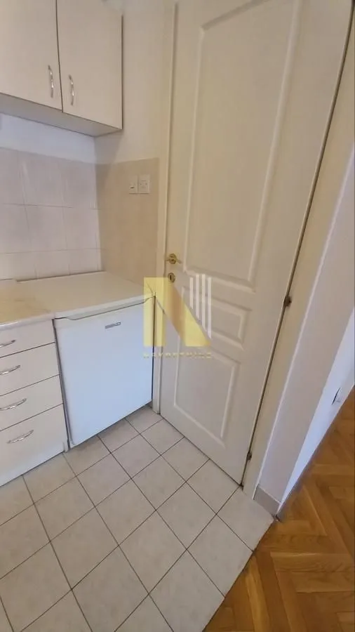 Izdavanje, dvosoban stan, 63m², Centar, Novi Sad