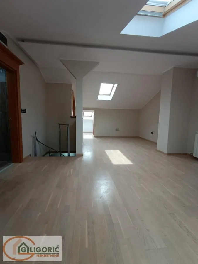 Prodaja, stan, 145m², Centar, Pančevo