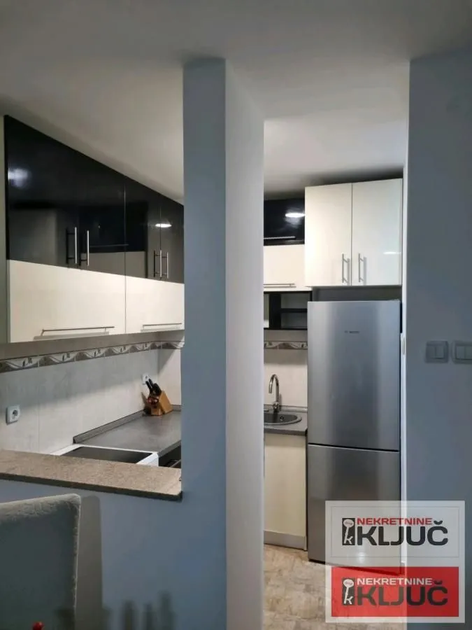Izdavanje, dvosoban stan, 47m², Sajmište, Novi Sad