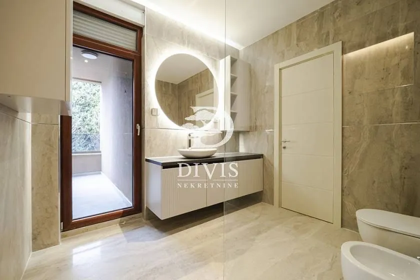 Izdavanje, poslovni prostor, 15330m², Senjak, Beograd