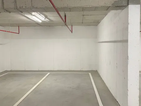 Rent, parking/garage, 13m², City Kvart, Podgorica - image 1