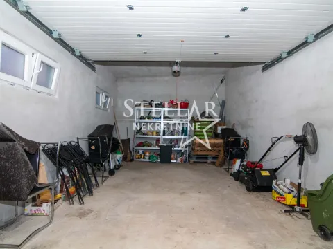 Izdavanje, kuća, 170m², Jastreb, Danilovgrad - image 2