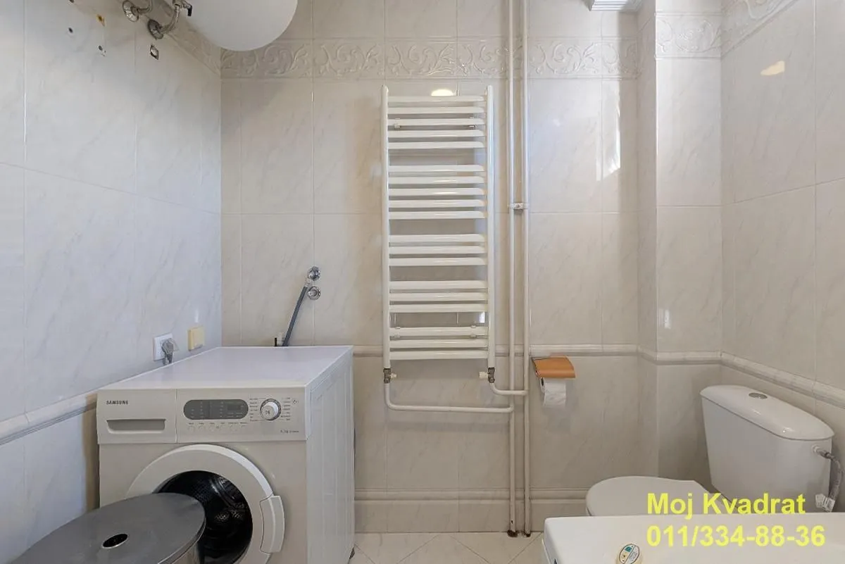 Bathroom equipped with sanitary ware and a washing machine.