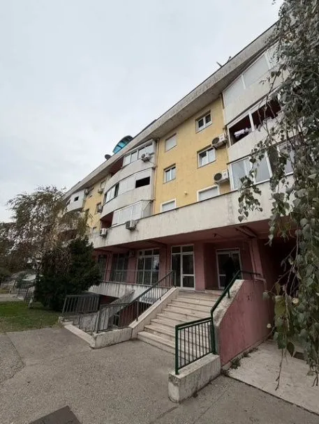 Izdavanje, poslovni prostor, 57m², Krivi Most, Podgorica