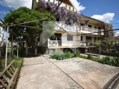 Izdavanje, dvosoban stan, 55m², Tološi, Podgorica - image 13