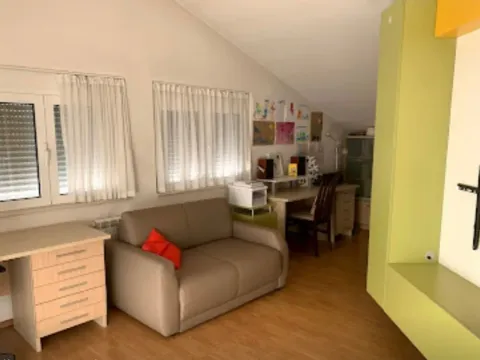 Izdavanje, kuća, 180m², Donja Gorica, Podgorica - image 12