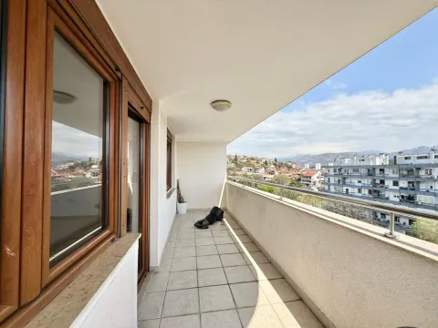 Prodaja, četvorosoban stan, 220m², Preko Morače, Podgorica - image 4