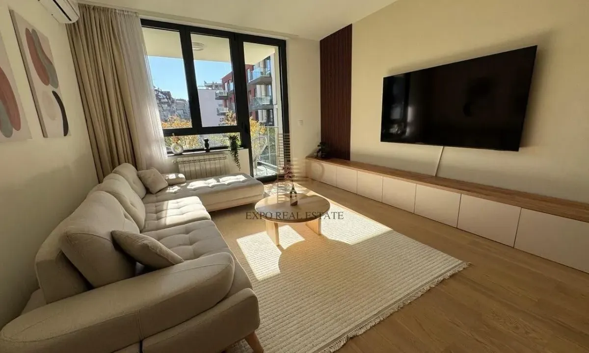 Izdavanje, trosoban stan, 76m², Savski Venac, Beograd