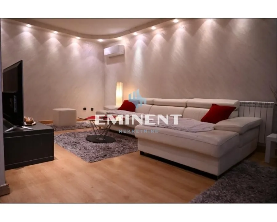 Izdavanje, trosoban stan, 80m², Novi Beograd Blok 22, Novi Beograd Sve Podlokacije