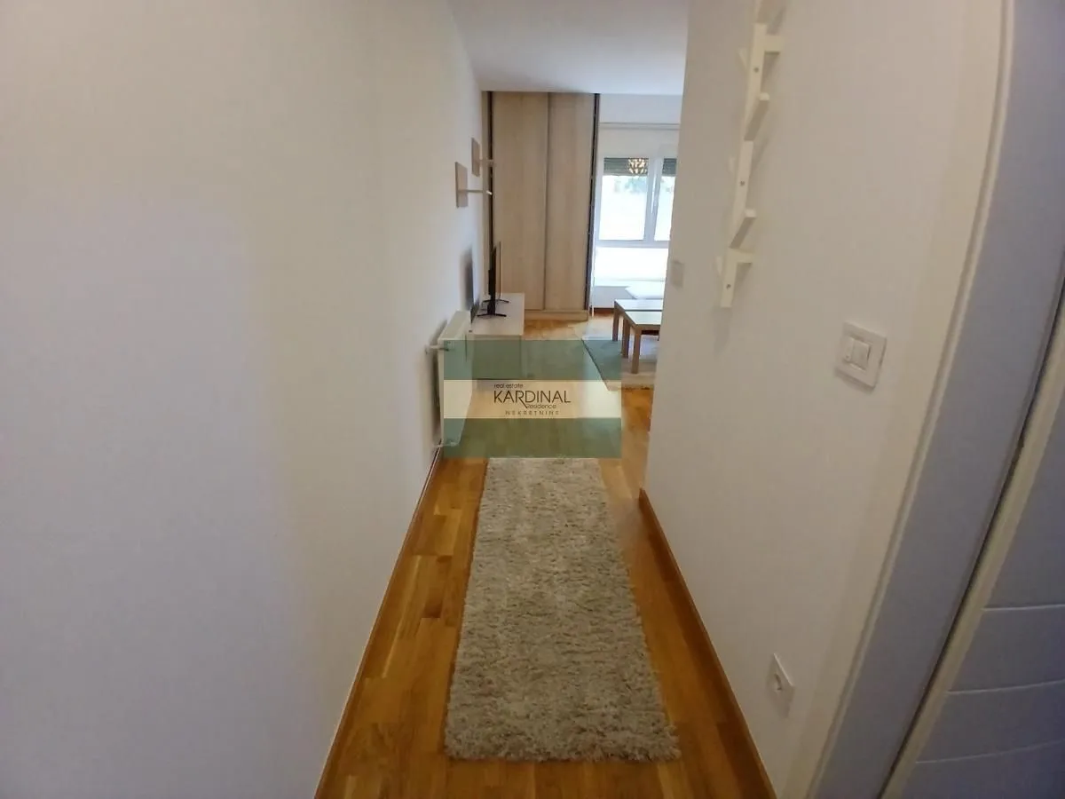 Izdavanje, garsonjera, 27m², Centar, Jagodina