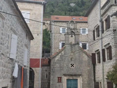 Izdavanje, kuća, 200m², Perast, Kotor - image 4