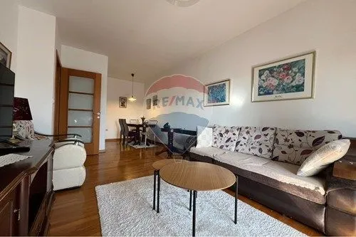 Izdavanje, trosoban stan, 90m², Preko Morače, Podgorica