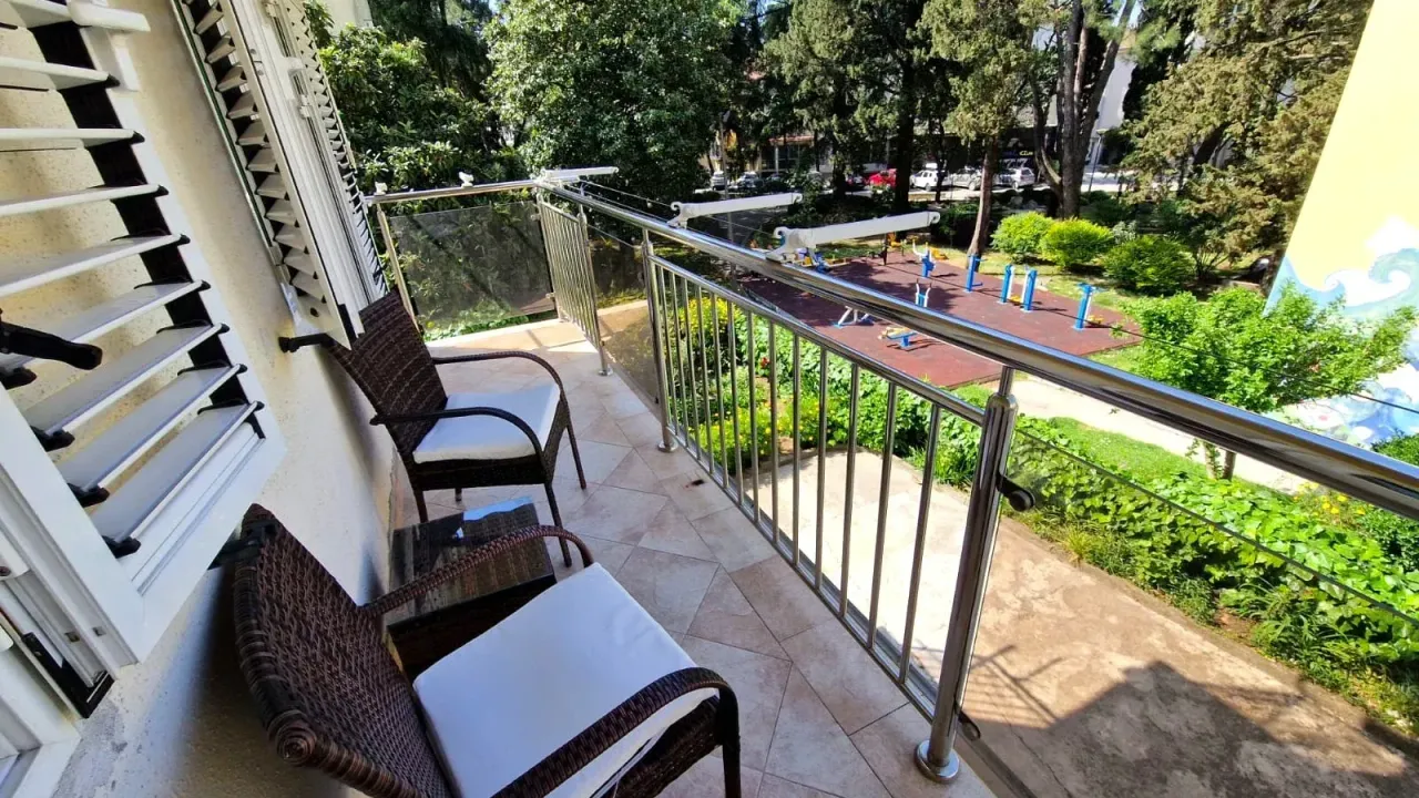 Rent, apartment, 68m², Tivat, Crna Gora