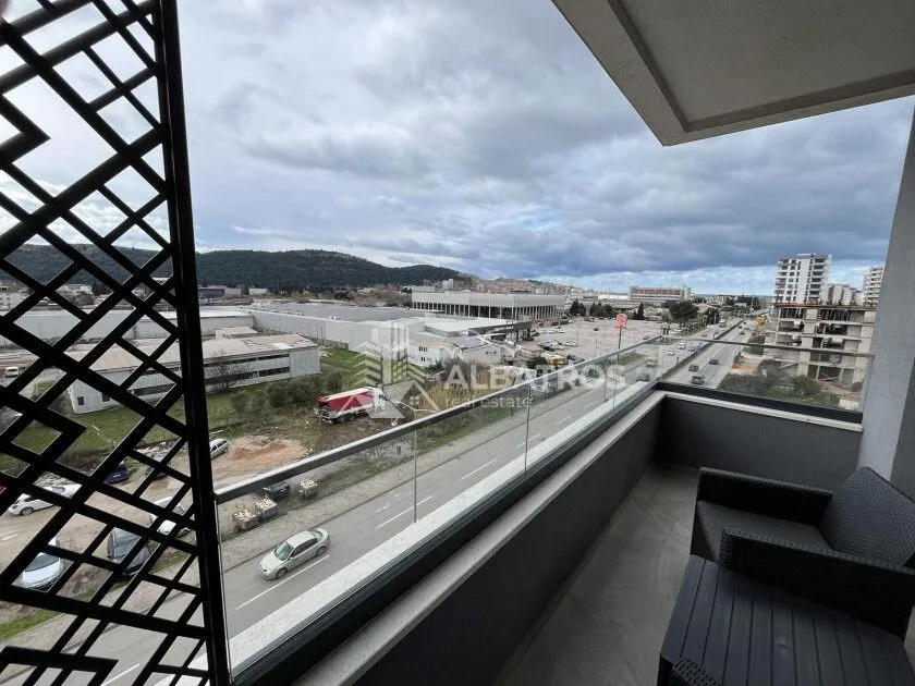 Furnished terrace with a view of the city and surroundings.