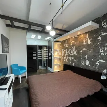 Furnished bedroom with a double bed. - image 6