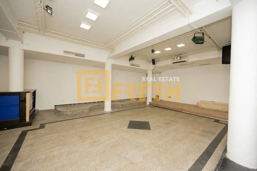 Rent, office space, 1000m², Centar, Podgorica