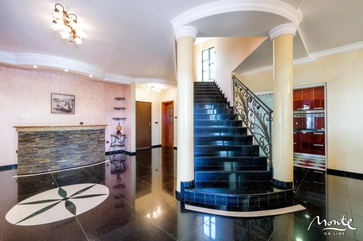 Sale, house, 560m², Petrovac, Budva