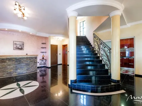 Prodaja, kuća, 560m², Petrovac, Budva - image 2