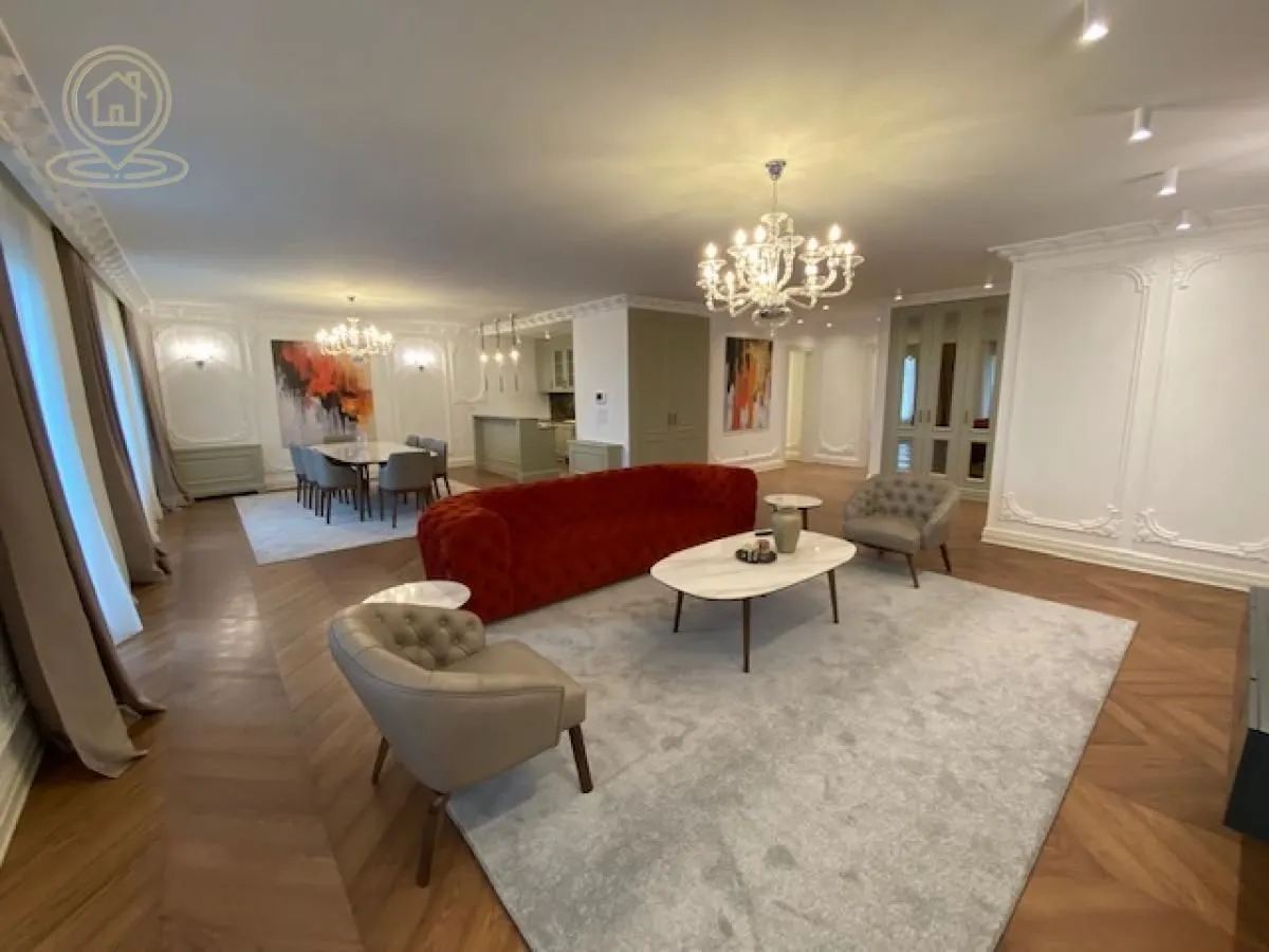 Izdavanje, četvorosoban stan, 170m², Čubura, Beograd