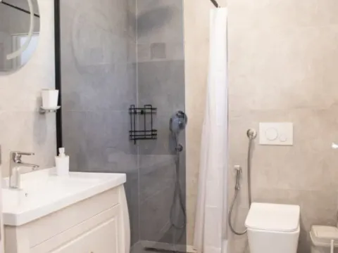 Izdavanje, dvosoban stan, 90m², Rafailovići, Budva - image 3