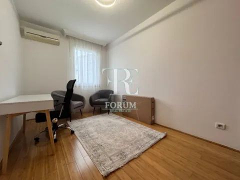 Izdavanje, trosoban stan, 85m², Krivi Most, Podgorica - image 9