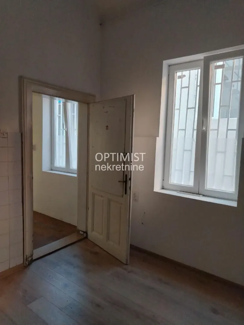 Izdavanje, poslovni prostor, 58m², Đeram Pijaca, Beograd