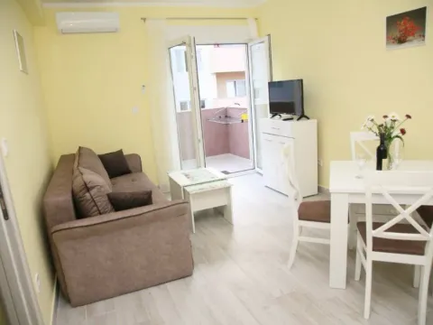 Rent, one bedroom apartment, 50m², Seljanovo, Tivat - image 9