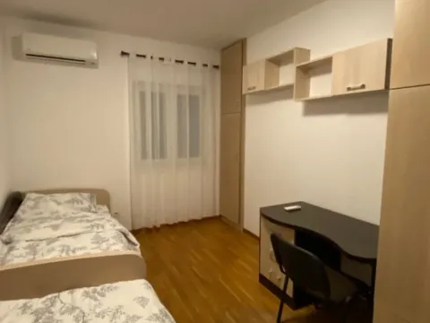 Izdavanje, trosoban stan, 120m², City Kvart, Podgorica - image 8