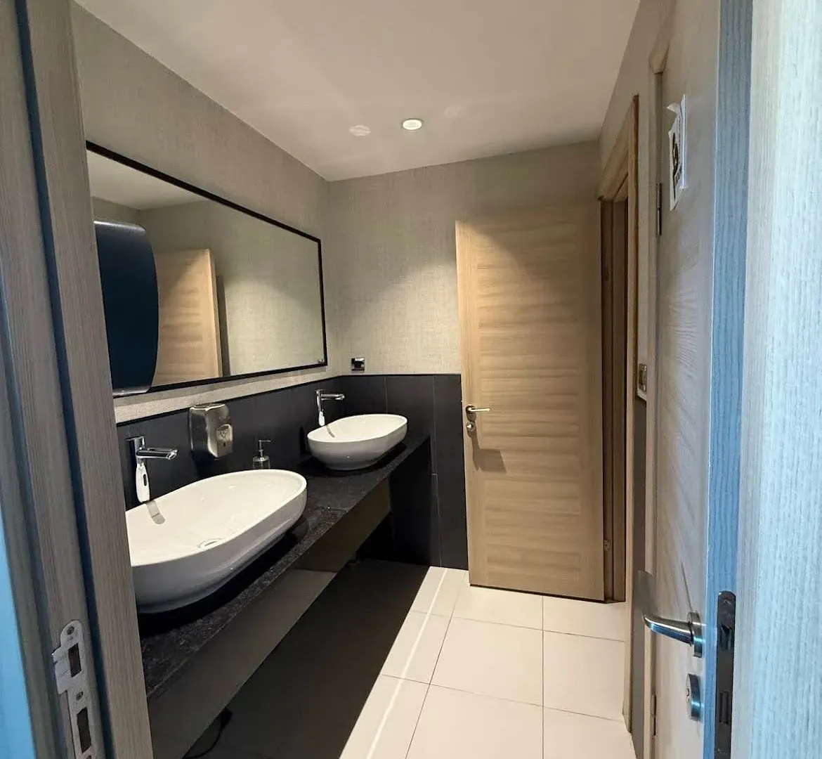 Izdavanje, poslovni prostor, 740m², Zeta, Podgorica