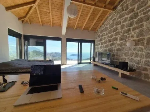 Kuća in Markovići