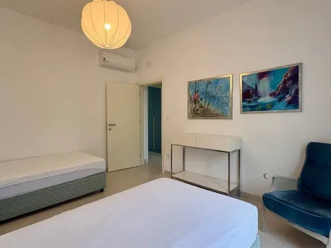 Rent, two bedroom apartment, 100m², Tivat, Crna Gora - image 12