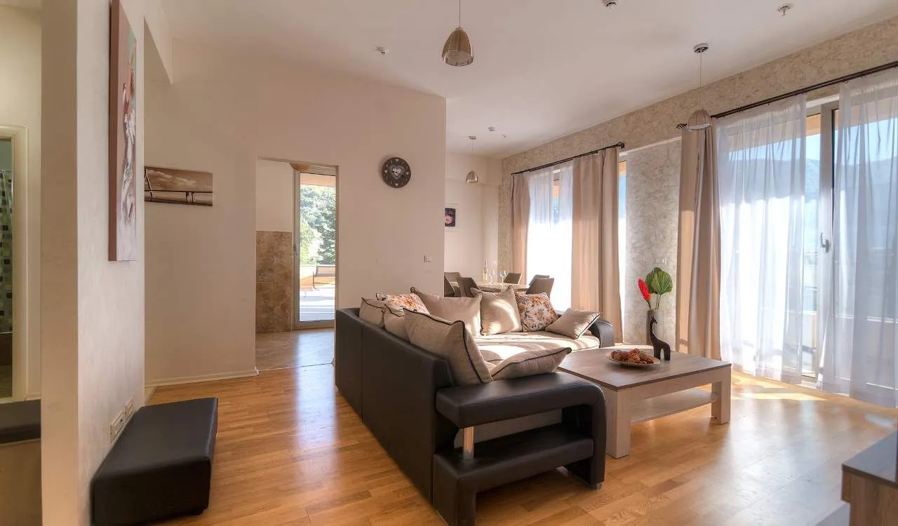 Prodaja, trosoban stan, 189m², Zavala, Budva