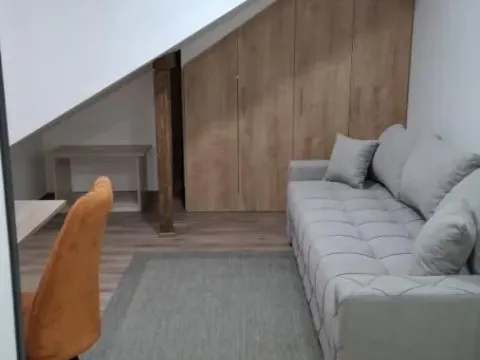 Izdavanje, garsonjera, 32m², Lipov gaj, Novi Sad Sve Podlokacije - image 1