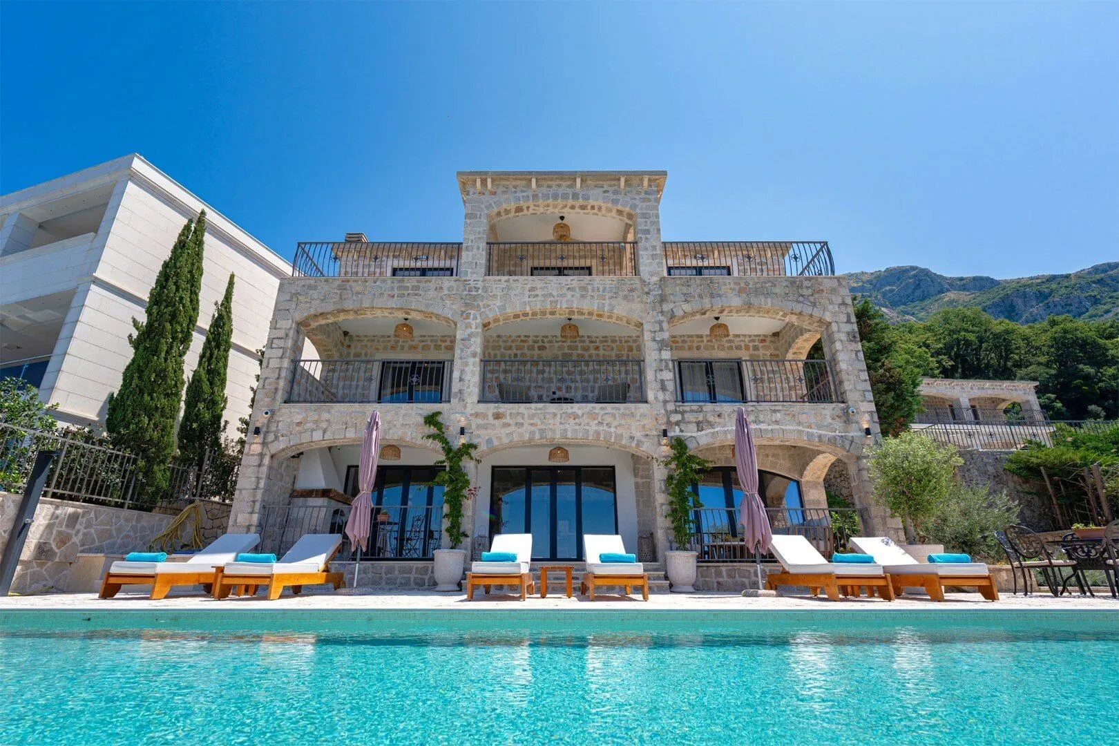 Sale, house, 374m², Drobni pijesak, Budva