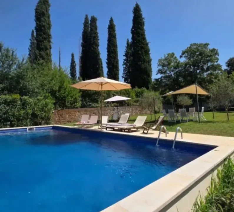 Rent, house, 250m², Mareza, Podgorica