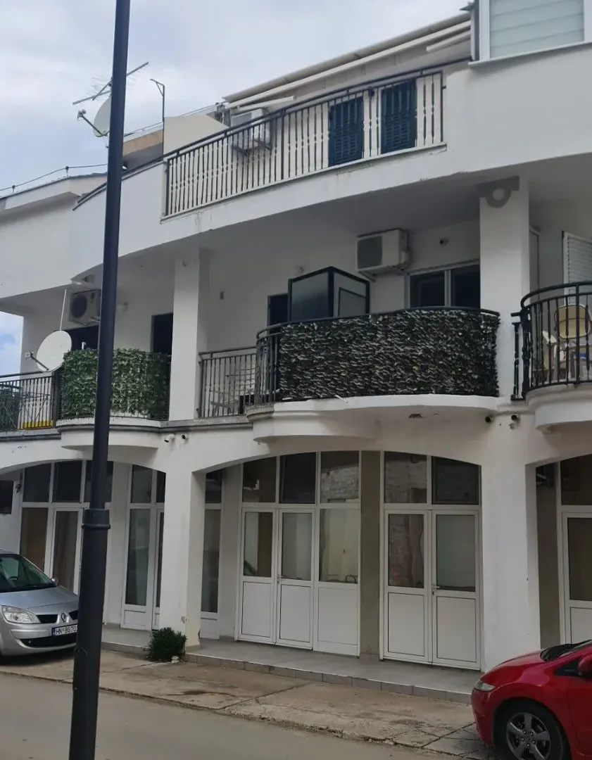 Izdavanje, jednosoban stan, 23m², Đenovići, Herceg Novi