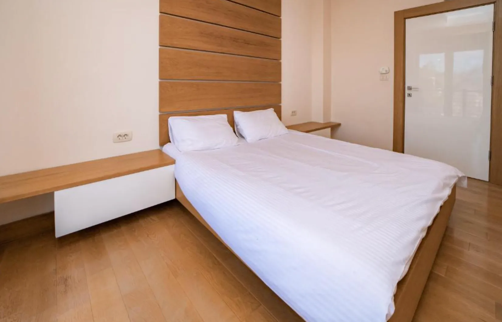 Rent, house, 300m², Dub, Kotor