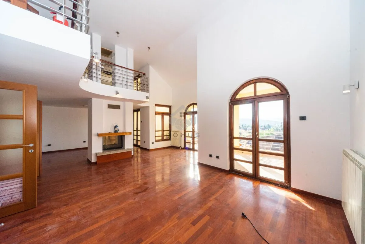 Rent, house, 270m², Gorica C, Podgorica