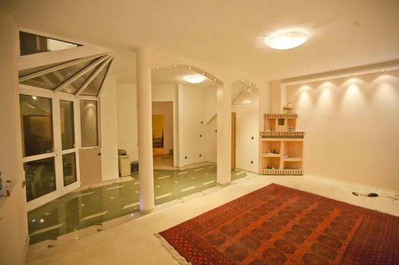 Izdavanje, poslovni prostor, 160m², Đeram Pijaca, Beograd