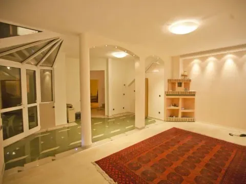 Rent, office space, 160m², Đeram Pijaca, Beograd