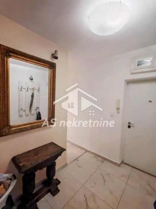 Rent, three bedroom apartment, 73m², Kalenić Pijaca, Vračar Sve Podlokacije
